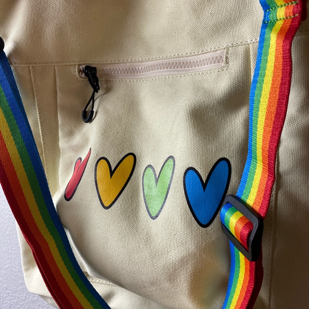 Rainbow stripe heart print tote - Picture 4 of 9